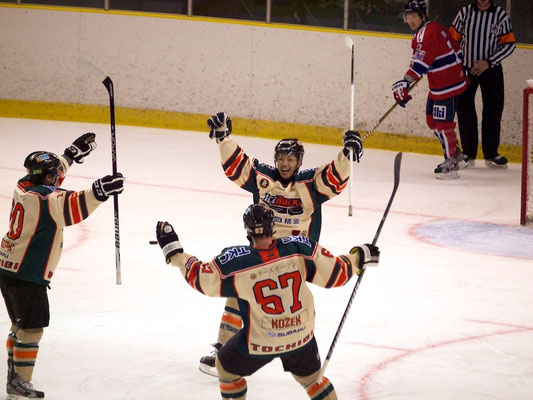 アイスバックス中居武蔵選手のゴールはパックがイレギュラーバウンドした珍しいゴール