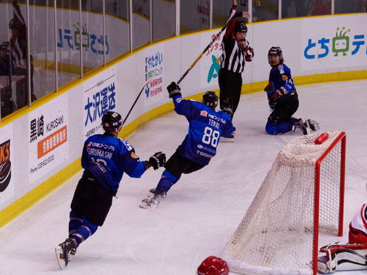 アイスバックス vs チャイナドラゴン: 河合選手のドライブからゴールを破ったがノーゴール
