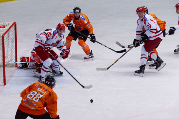 アイスバックス vs チャイナドラゴン: 寺尾選手のゴール