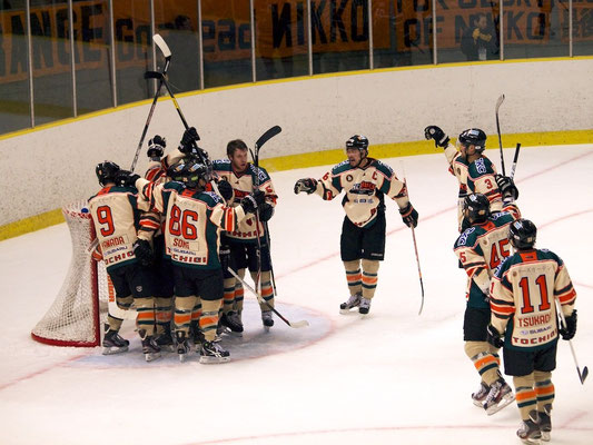 アイスバックスはアウェイのプレーオフファイナル初戦を勝利