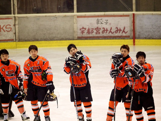 準優勝の表彰を受けるアイスバックス