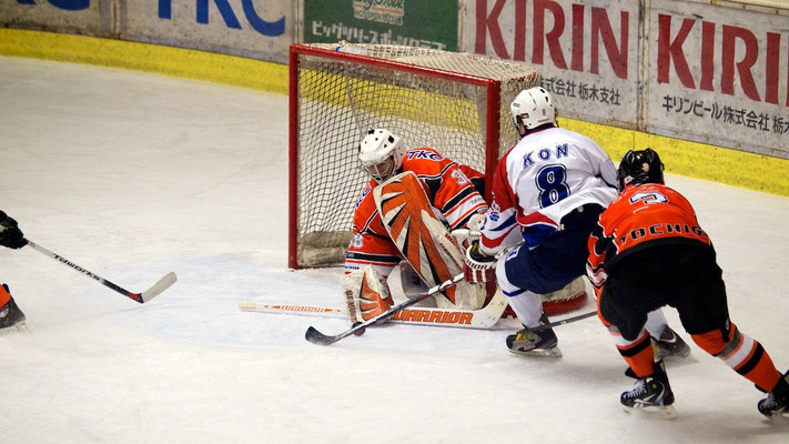 アイスバックス小野選手がセープ