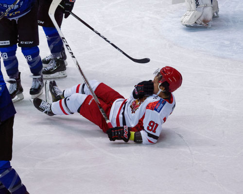 アイスバックス vs チャイナドラゴン: 近藤選手のゴール