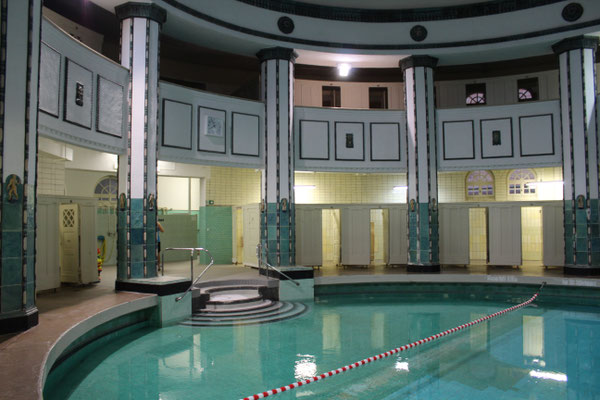 Stadtbad Halle Historische Hallenbaeder