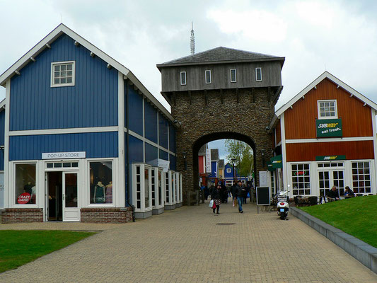 Eingang zum Fashion Outlet