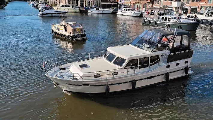 Jachten, Schiffe und Boote im Havenkolk, Sneek
