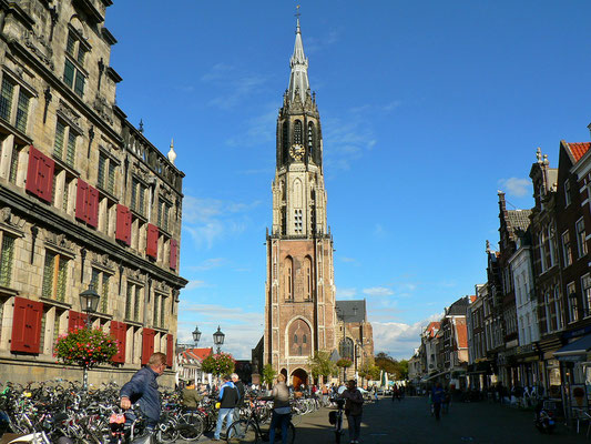 Links das Stadthaus und die Nieuwe Kerk