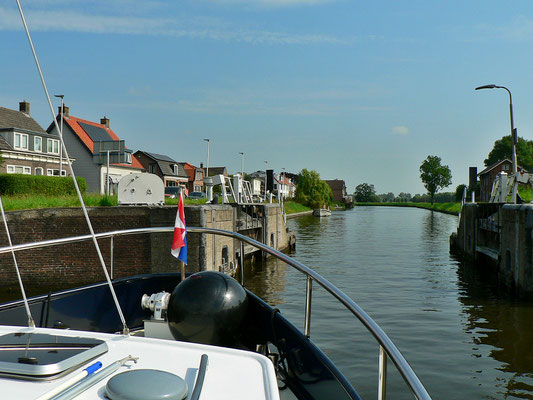Nochmal durch die Sluis Arkelsche Dam. Warum? Wir haben uns verfahren. Wenden gleich und fahren zurück.