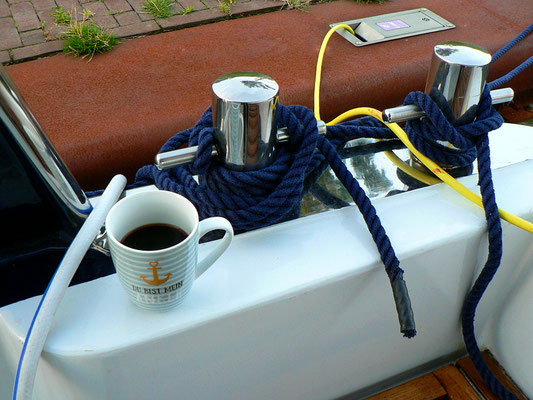 Kaffee für den Skipper. Wasser und Strom für die Oklahoma