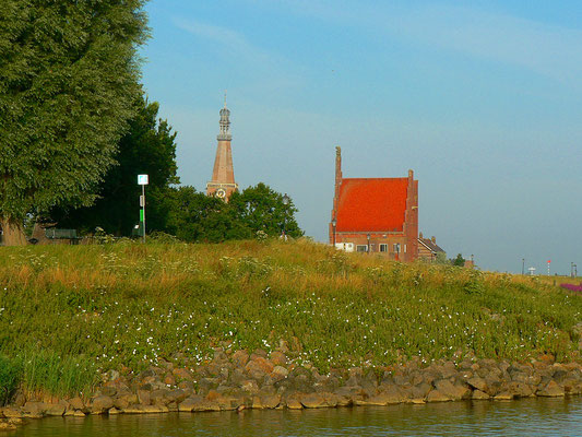 Stadthaus und Kirche