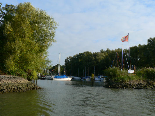 Hafen Ein- und Ausfahrt