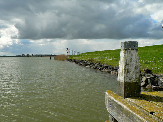 Bei der großen Schleuse von Lemmer