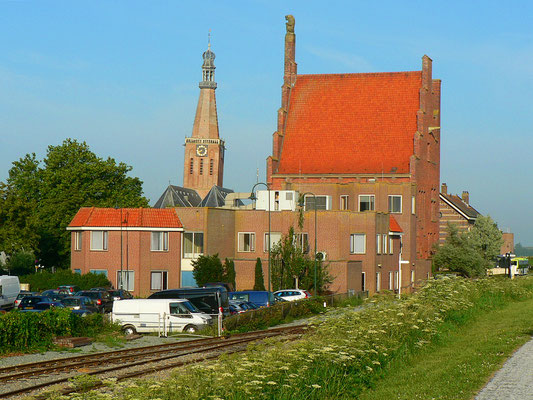 Stadthaus und Kirche