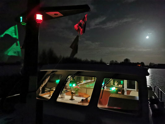 Der Mond scheint so schön am Himmel