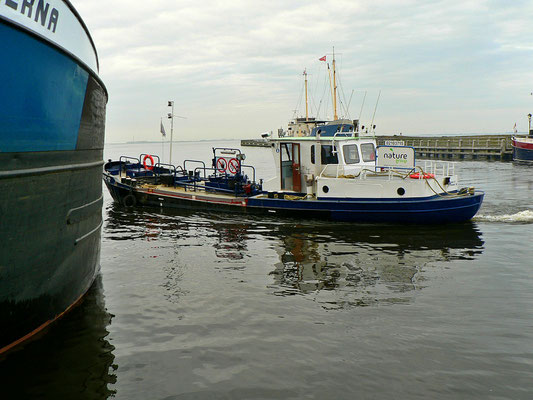 Bunkerboot legt an.