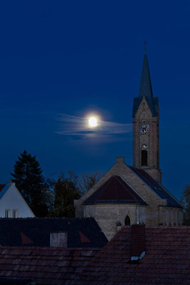Helmut Braun_02_Vollmond Kirche und Dächer
