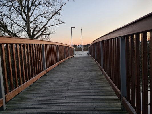 Gertrud Schneiderheinze_01_Brücke zum Neustart