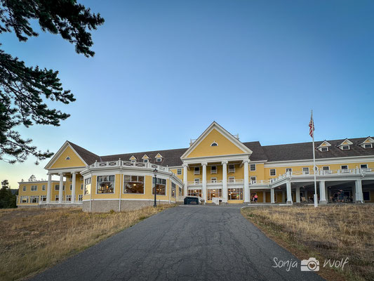 Lake Yellowstone Hotel