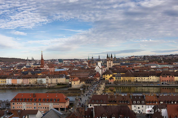 Blick auf Würzburg und die alte Mainbrücke