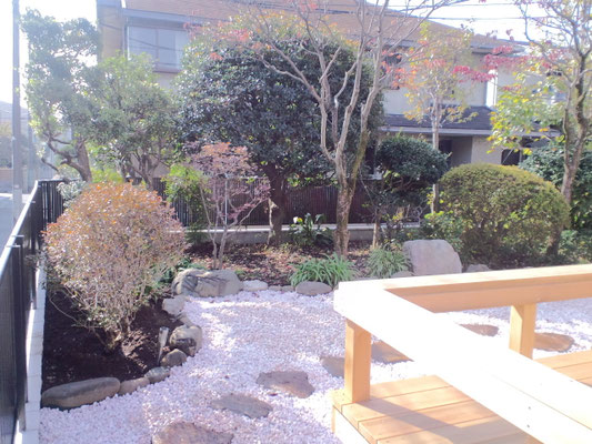 飛石設置、防草シート、砂利敷き〈ピンク〉