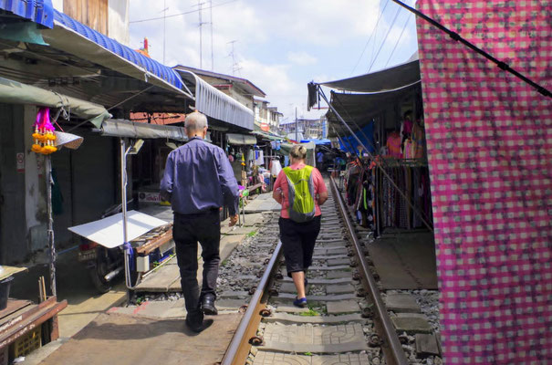 Maeklong Train Market Privattour