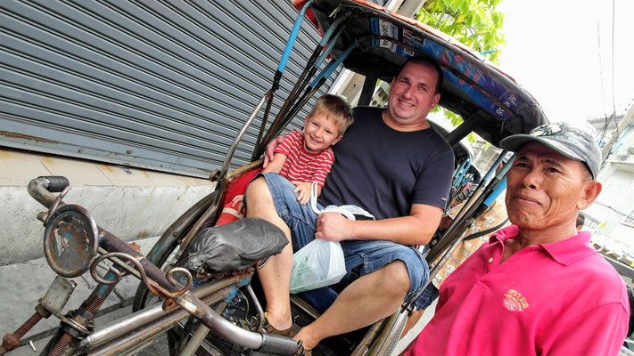 Deutschsprachige Tagestour zum Maeklong Railway Market