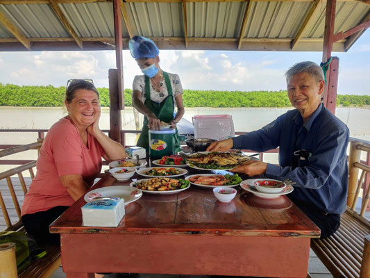 Maeklong Train Market Privattour auf Deutsch
