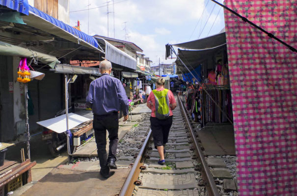Abenteuer Maeklong Train Market