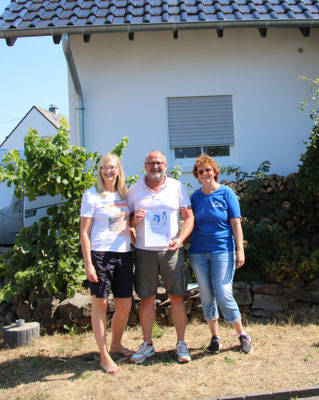 Auszeichnung: schwalbenfreundliches Haus  (Foto: NABU C. Knopp)