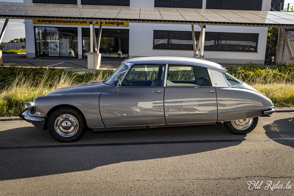 LOF Oldtimer Breakfast by Retromobile