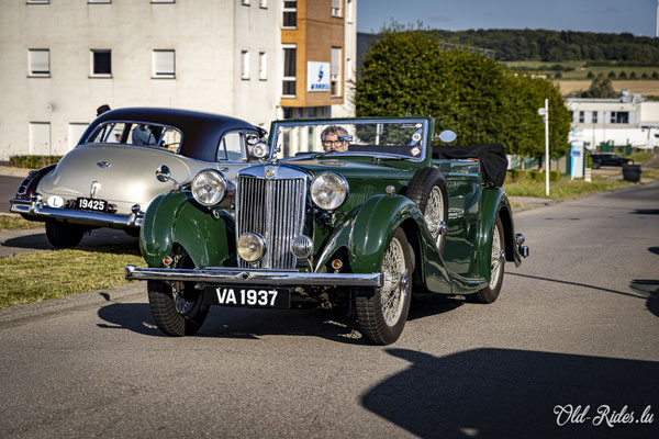 LOF Oldtimer Breakfast by Retromobile