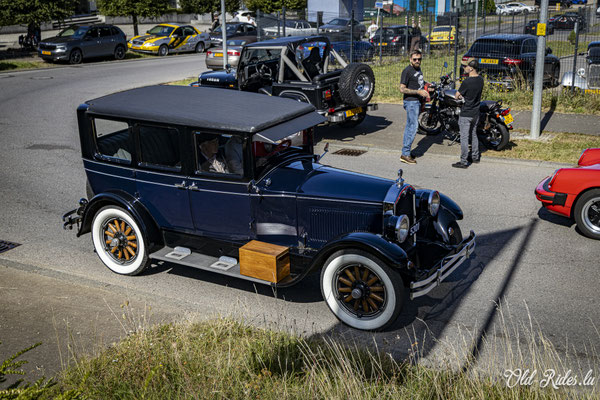 LOF Oldtimer Breakfast by Retromobile