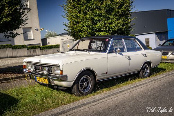 LOF Oldtimer Breakfast by Retromobile