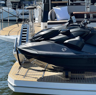 Low profile tender & jetski tie down kit
