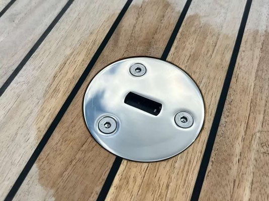 Flush fit padeye deck fitting