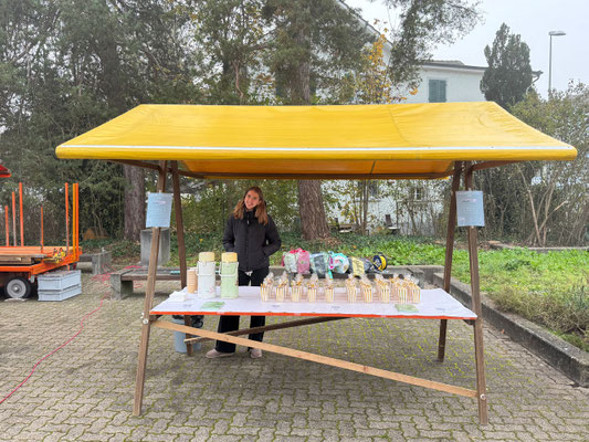 "Am vergangenen Samstag habe ich auf unserem Dorfmarkt Popcorn und Punsch verkauft"