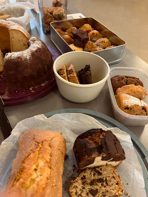"An meiner Schule habe ich einen Kuchenverkauf organisiert. Viele Schülerinnen haben mich dabei unterstützt und etwas gebacken oder mir beim Verkaufen geholfen."