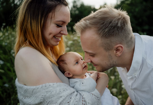 Familienfotos-Babyfoto-Fotograf-Zwickau-Chemnitz-Leipzig-Fotostudio-Neugeborenenshooting-Loftstudio-Newborn
