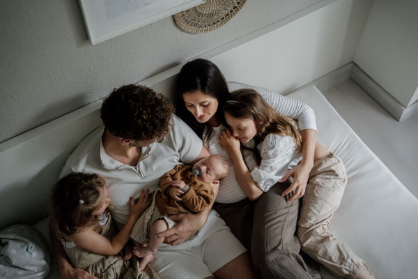 Reportagefotografie-48fresh-zittau-Wochenbettfotografie-Geburtsfotografie-Homestory-dokumentarische-Fotos-Zwickau-dresden-bautzen-Chemnitz-Erzgebirge 