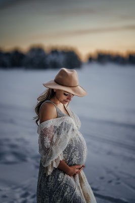Familienfotos-Babybauchfotos-Fotograf-Zwickau-Chemnitz-Leipzig-Fotostudio-Schwangerschaftsshooting-Bohoshooting-Zitt