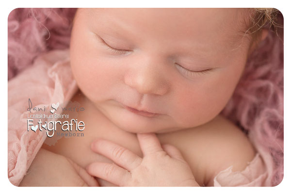Baby Neugeborenenfotografie Fotografie Schwangerschaft Zwickau Familienshooting Kinderbilder Fotograf Daniela Rettke Hebamme Lichtbildkünstlerei Lichtbildkuenstlerei