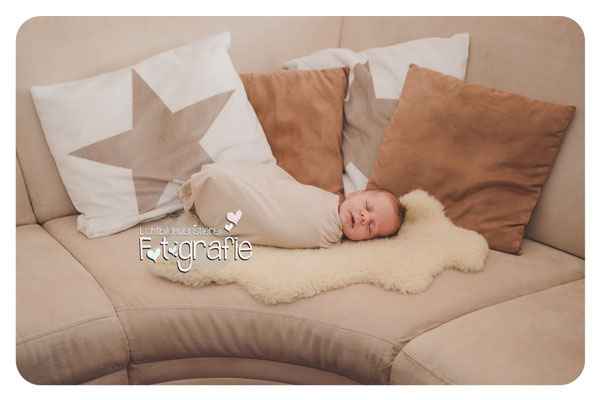 Neugeborenenfotos Homestory Lifestyle Fotografie Reportage Familienfotografie Photography Zwickau Hebamme Lichtbildkuenstlerei Daniela Rettke Hochzeit Kinderbilder Geschwisterfotos Chemnitz Zittau Erfurt Jena Leipzig Gera Dresden Bautzen Newborn Baby