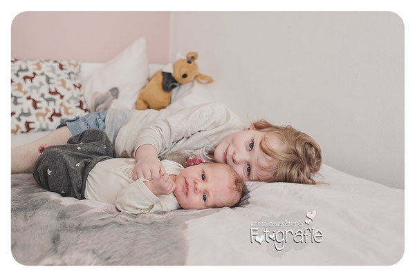 Neugeborenenfotos Homestory Lifestyle Fotografie Reportage Familienfotografie Photography Zwickau Hebamme Lichtbildkuenstlerei Daniela Rettke Hochzeit Kinderbilder Geschwisterfotos Chemnitz Zittau Erfurt Jena Leipzig Gera Dresden Bautzen Newborn Baby