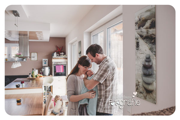 Neugeborenenfotos Homestory Lifestyle Fotografie Reportage Familienfotografie Photography Zwickau Hebamme Lichtbildkuenstlerei Daniela Rettke Hochzeit Kinderbilder Geschwisterfotos Chemnitz Zittau Erfurt Jena Leipzig Gera Dresden Bautzen Newborn Baby