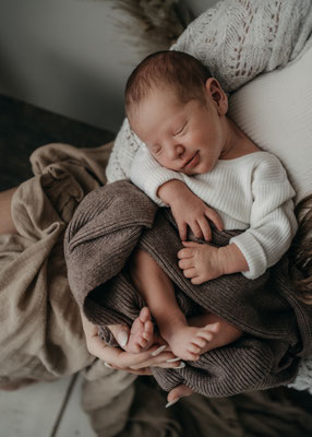 Familienfotos-Babyfoto-Fotograf-Zwickau-Chemnitz-Leipzig-Fotostudio-Neugeborenenshooting-Loftstudio-Newborn