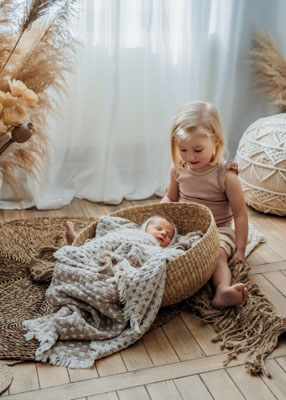 Familienfotos-Babyfoto-Fotograf-Zwickau-Chemnitz-Leipzig-Fotostudio-Neugeborenenshooting-Loftstudio-Newborn