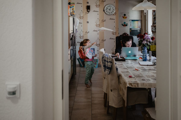 Reportagefotografie-fresh48-Wochenbett-Wochenbettfotografie-Geburtsfotografie-Homestory-dokumentarische-Fotos-Zwickau-Zittau-Chemnitz-Erzgebirge 