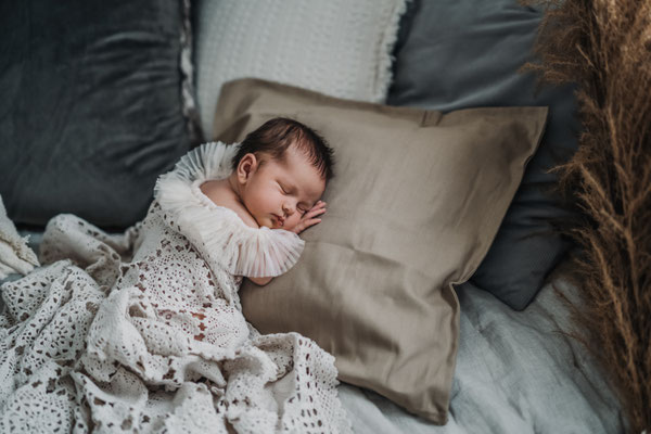 Familienfotos,Kinderfoto,Neugeborenenfotos,Babyfoto,Fotograf,Zwickau,Familienfotos-Babyfoto-Fotograf-Zwickau-Chemnitz-Leipzig-Fotostudio-Neugeborenenshooting-Loftstudio-Newborn,Fotostudio,Familienshooting,Neugeborenenshooting