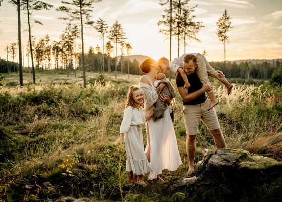 Familienfotos-Babyfoto-Fotograf-Zwickau-Chemnitz-Leipzig-Fotostudio-Neugeborenenshooting-Loftstudio-Newborn-outdoor