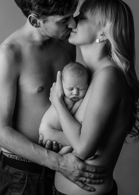babybauchshooting,familienshooting,babyfotos,neugeborenenshooting,Zwickau,chemnitz,leipzig,authentisch,Schwangerschaftsfoto,familienfotograf